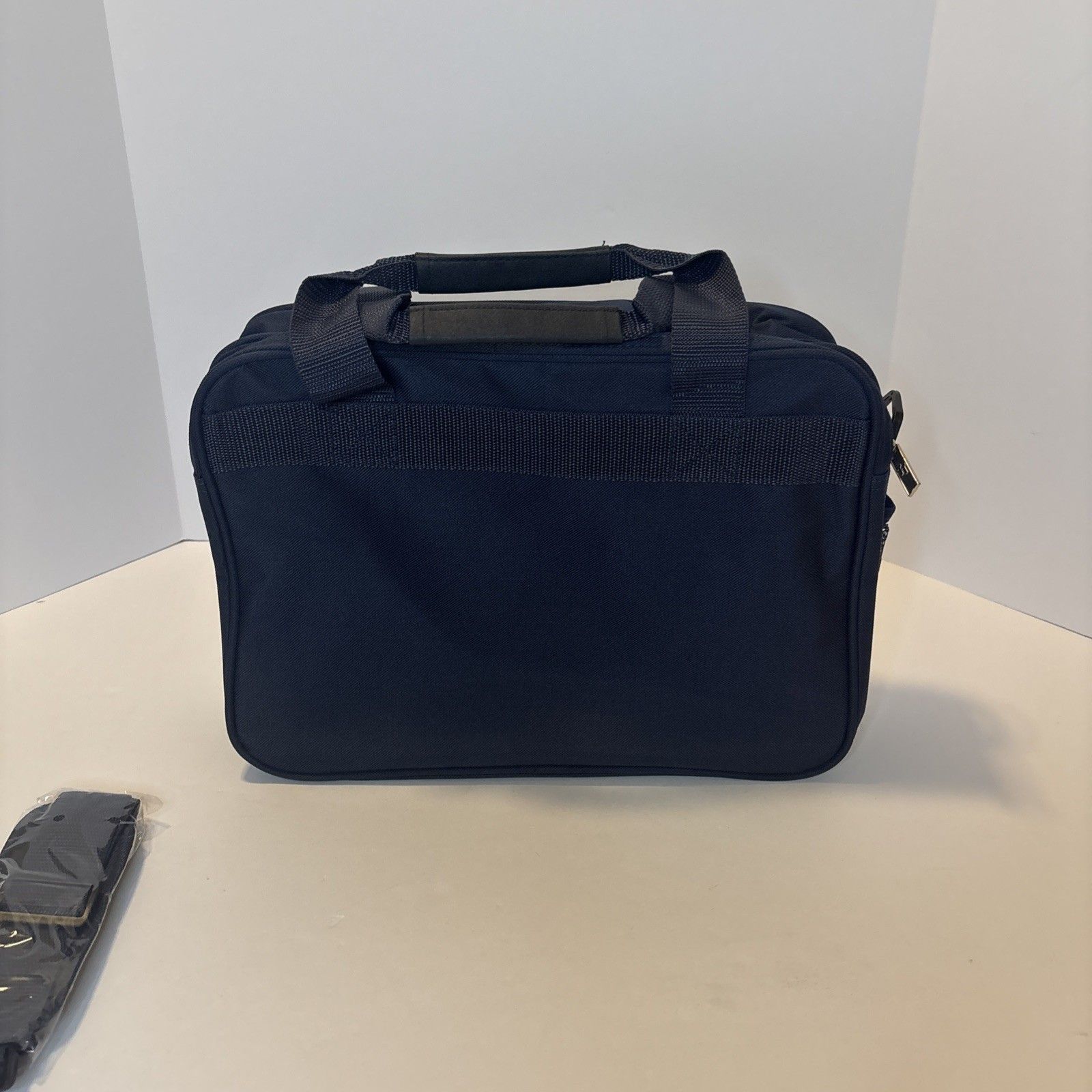 Vintage 80's Trafalgar Travel Messenger Bag — image 3 of 8